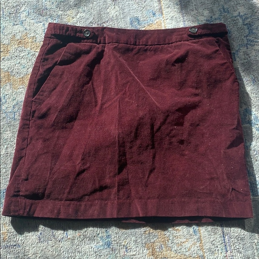 Burgundy corduroy mini skirt with pockets